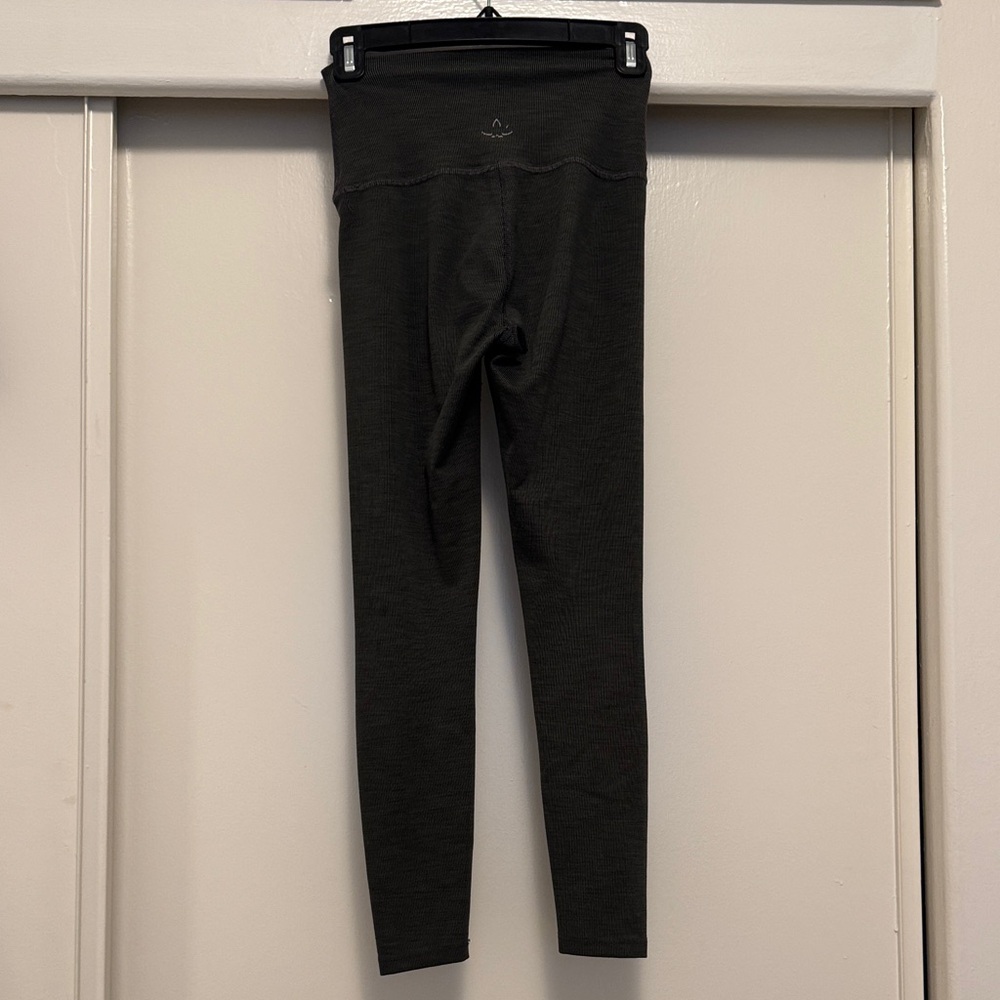Beyond Yoga Charcoal Leggings